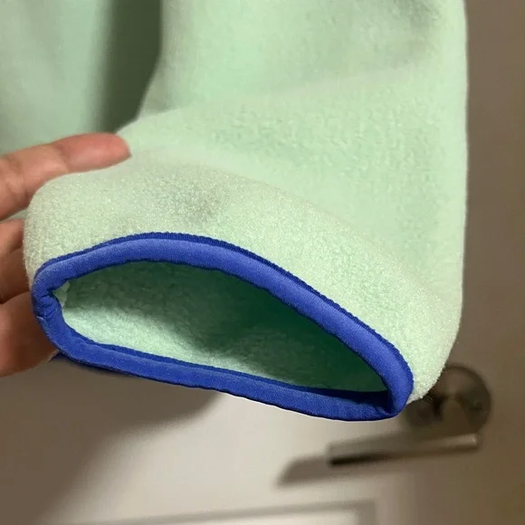 Patagonia Light Green Fleece with Blue Trim - Picture 3 of 6